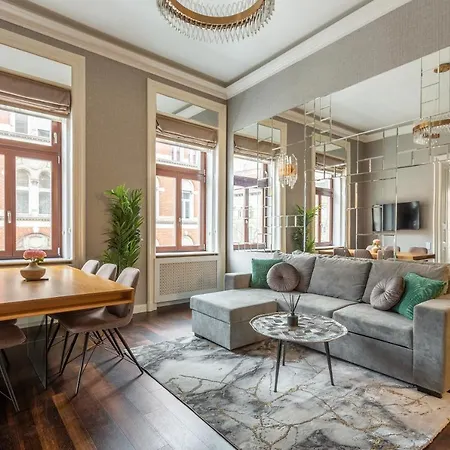 Апартаменты Luxury With Balcony Next To The New York Cafe Будапешт