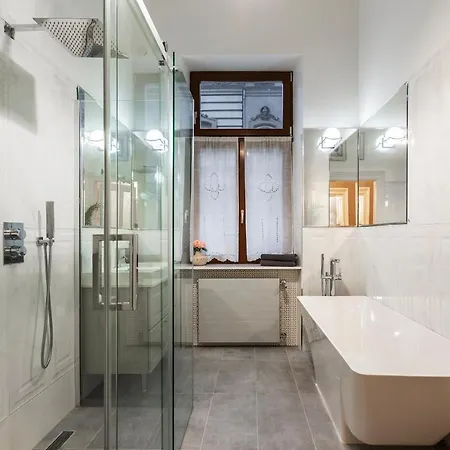 Апартаменты Luxury With Balcony Next To The New York Cafe Будапешт