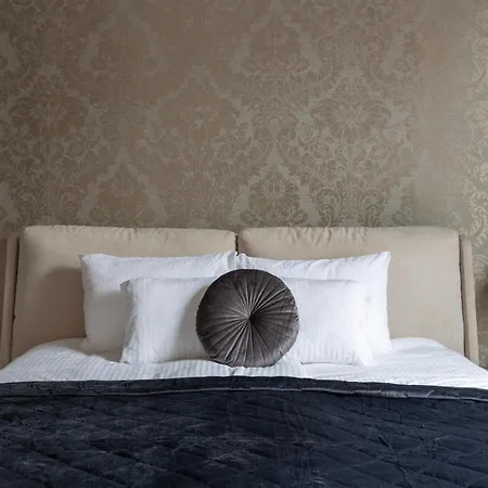 Апартаменты Luxury With Balcony Next To The New York Cafe *