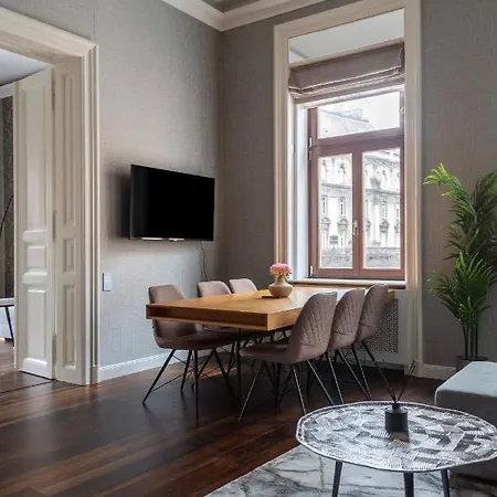 Luxury With Balcony Next To The New York Cafe Апартаменты Будапешт