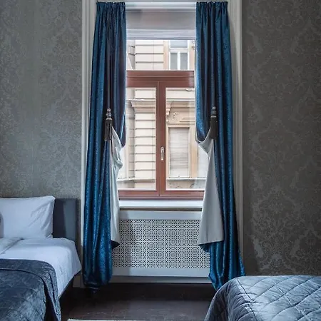 Апартаменты Luxury With Balcony Next To The New York Cafe