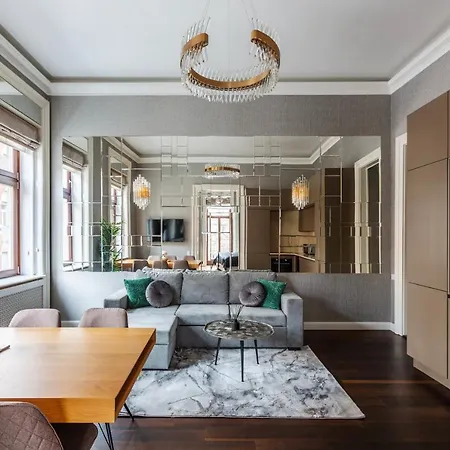 Luxury With Balcony Next To The New York Cafe Апартаменты *