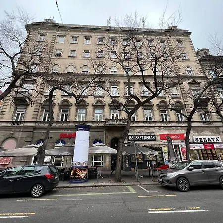 Luxury With Balcony Next To The New York Cafe Апартаменты