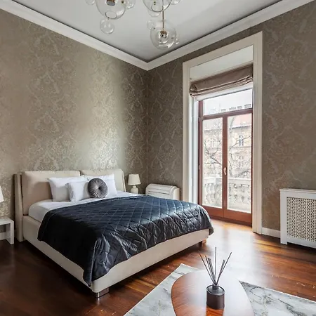 Luxury With Balcony Next To The New York Cafe Lejlighed Budapest