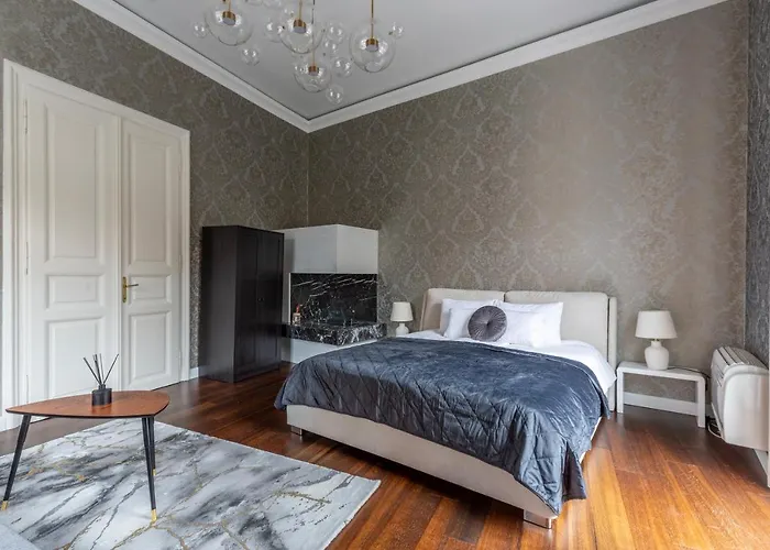 Appartement Luxury With Balcony Next To The New York Cafe