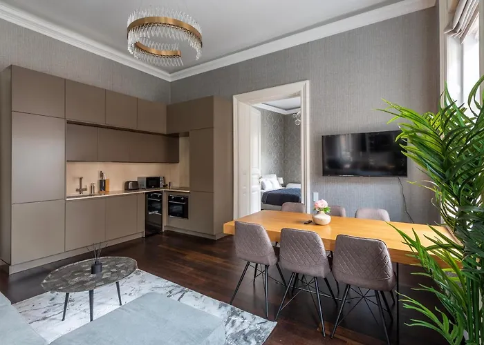 Luxury With Balcony Next To The New York Cafe * Boedapest