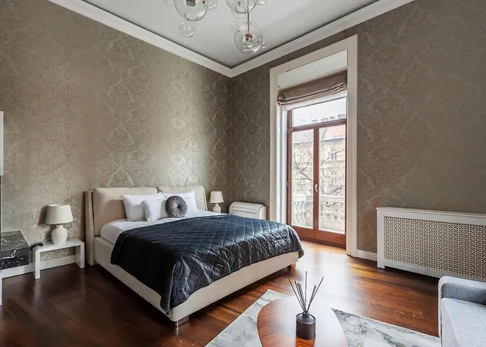 Luxury With Balcony Next To The New York Cafe Appartement Boedapest