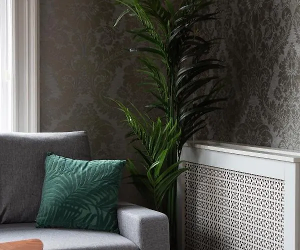 Luxury With Balcony Next To The New York Cafe Appartement