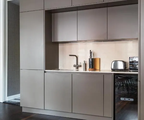 Appartement Luxury With Balcony Next To The New York Cafe *