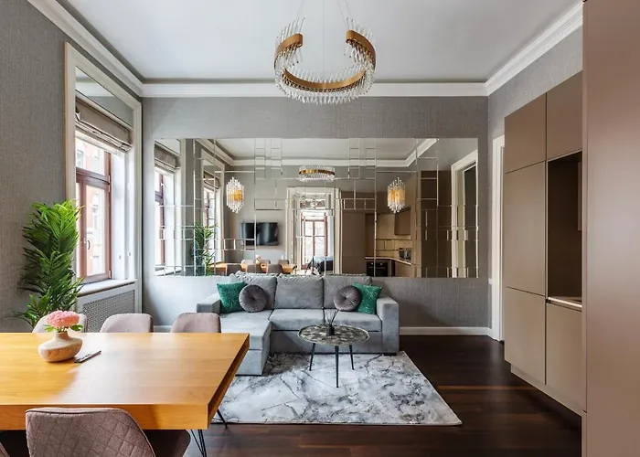 Luxury With Balcony Next To The New York Cafe Appartement *